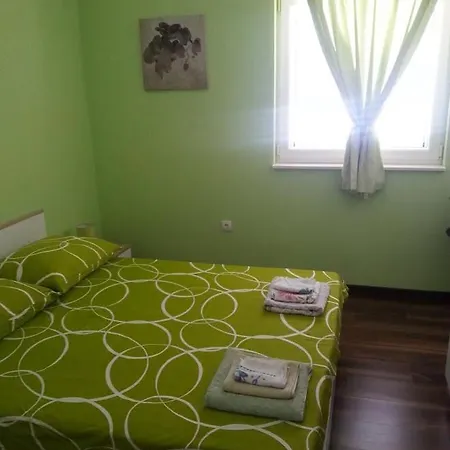 Apartman Pantan * Τρογκίρ