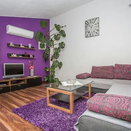 Apartman Pantan Τρογκίρ